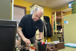 “Je ne voulais pas laisser tomber la population” : Jacques Poulain transmet le flambeau de l'unique boutique de fleurs de Saint-Pierre