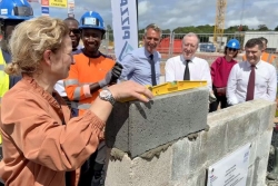 Un tribunal, une prison, 550 emplois : le chantier colossal de la cité de la Justice à 430 millions d'euros démarre à Saint-Laurent-du-Maroni.