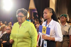 La première ministre de Barbade, Mia Mottley, demande à la grande distribution de réduire ses bénéfices de moitié