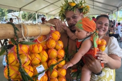 Punaauia : Trois mille personnes au traditionnel défilé des porteurs d'oranges 