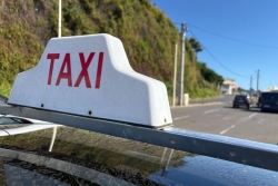 "On ne vit plus", les chauffeurs de taxi à Mayotte face au bouleversement de l'arrivée des transports en commun publics