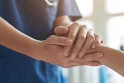 Fin de vie : la loi définitivement adoptée, et applicable en Polynésie « sans qu'elle ait eu voix au chapitre » 