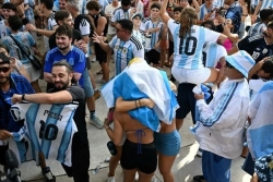 L'Argentine renverse l'Angleterre 2-1 et rejoint l'Espagne en finale