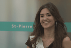 Camille Levard remporte le prix de l'élégance Miss Petite Universe Bretagne