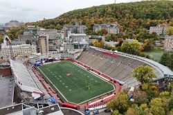 Le jour où ce Saint-Pierrais, parti étudier et travailler à Montréal, a joué au football dans un stade de 20 000 places