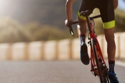 Accident de la route : un cycliste percuté par une voiture lors de son entraînement