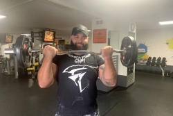 FORCE ATHLETIQUE. Quand un Calédonien se distingue dans une compétition de "cheat curl"