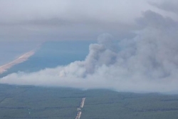 Fumées épaisses, cendres, odeurs nauséabondes liées aux incendies, les Saint-Pierrais et Miquelonnais vivant en Gironde ou en vacances sont très inquiets.