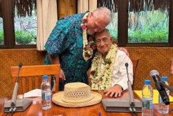 Oscar Temaru appelle Moetai Brotherson à remettre son mandat, et se propose pour le remplacer