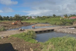 Rivière des Roches : le radier de Beauvallon et d'anciens canaux de bichiques en passe d'être détruits