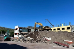 Le chantier de démolition de l'ancien hôpital de Saint-Pierre franchit une étape symbolique