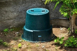 La Communauté de communes de Petite-Terre distribue gratuitement des composteurs individuels aux habitants de Petite-Terre
