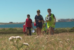 Un vent de liberté souffle sur l'île aux marins pour les jeunes de la colonie de vacances