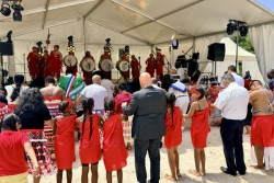 Entre mémoire et festivités, le village Paddock de Saint-Laurent-du-Maroni partage son histoire et sa culture Kali'na avec tous les habitants.