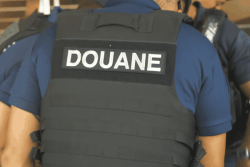 Une saisie record de près de 3 kilos de méthamphétamine et de cocaïne dans le fret aérien