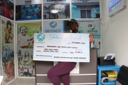 Au Kenya, la cagnotte de l'enseignante guyanaise Gwendolyne Dekon a permis d'acheter des produits alimentaires 