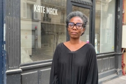 "J'ai dû déménager, c'était le prix à payer", Kate Mack, la styliste guadeloupéenne reprend son activité malgré la fermeture de sa boutique à Paris 
