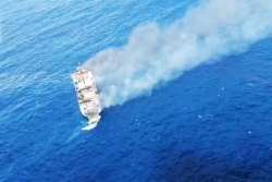 Indonésie : un décès et une centaine de passagers secourus après l'incendie d'un ferry au large de Bali