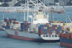 Évacuation médicalisée en mer : Le capitaine d’un porte-conteneurs hélitreuillé à 370 kilomètres au sud de Nouméa