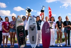 La Guadeloupéenne Vaïna Picot sacrée championne du monde de wingfoil à Istanbul