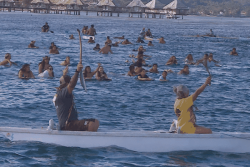 Les habitants de Nuuroa manifestent pacifiquement pour dénoncer le surnombre de prestataires nautiques à la Pointe des pêcheurs