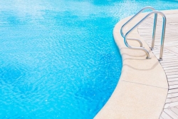 Sainte-Anne : un garçon de 7 ans échappe de peu à la noyade dans une piscine