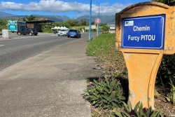 Empêchés d'emprunter le chemin Furcy Pitou à Saint-Benoît, des transporteurs dans l'attente d'une solution 