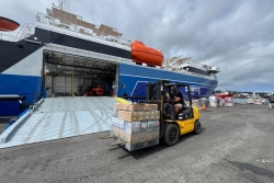Le Dory 2 enfin à Motu Uta pour charger le fret à destination des Tuamotu