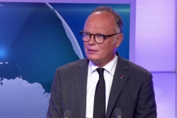 Visite d'Edouard Philippe à Mayotte : "il s'agit de constater qu'il y a une crise migratoire à Mayotte qui n'a pas d'équivalent dans le reste du territoire national"