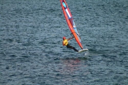 Le Martiniquais Swann Manhaval décroche le titre de champion de France U17 de windfoil à Brest