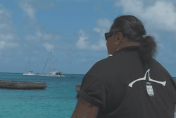 Fakarava : le travail de prévention des ambassadeurs de l'environnement face à l'afflux des voiliers dans le lagon