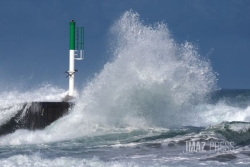 Forte houle à La Réunion : le littoral interdit d'accès sur la commune de Saint-Paul