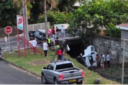 Voiture renversée dans une rivière à Mahina : le blessé transporté à l'hôpital du Taaone
