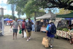 À Nouméa, Rivière-Salée fait son marché en rêvant d'un supermarché
