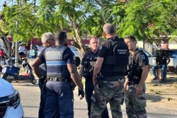 13 interpellations, des légumes saisis : au marché de Saint-Laurent-du-Maroni, la police face au phénomène persistant de la vente à la sauvette.