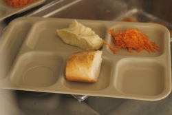 L’État finance la gratuité de la cantine et du transport scolaire à Koumac