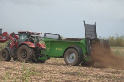 Les agriculteurs et éleveurs sensibilisés aux avantages de la fertilisation organique à Saint-Benoît