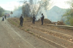 Barakani brûle de nouveau : le collège évacué en urgence face à un incendie qui se propage, la route Chiconi-Coconi est fermée