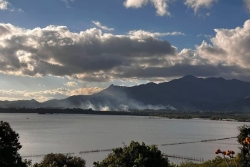 MONT-DORE. Les deux feux de brousse de Saint-Louis sont éteints