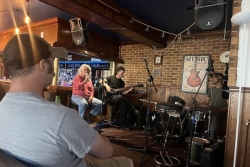 "Tout le monde peut venir jouer de la musique sur scène" : au Big Fish, open mic jusqu'à la fermeture du bar