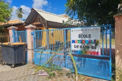 Kani-Bé : des parents ferment l’école pour dénoncer les sureffectifs et les repas froids