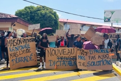 Cantine chère et surchargée, problèmes informatique, d'hygiène, bâtiment délabrés ou trop chauds : des élèves bloquent le lycée Félix Eboué à Cayenne et dénoncent 17 points de préoccupation
