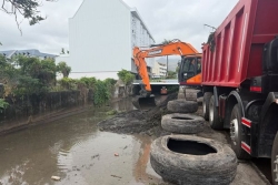 Pour prévenir les risques d'inondation, la rivière Papeava est curée