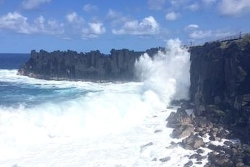 La Réunion : un peu de soleil, de la grisaille, des averses sur presque toute l’île et une houle de 4m50 à 5 mètres
