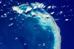 La beauté et la fragilité de Saint-Brandon de l'atoll d'Ari aux Maldives immortalisées par Sophie Adenot, depuis la station orbitale