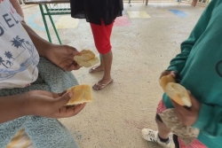 BOULOUPARIS. Du pain beurré pour les écoliers qui arrivent le ventre vide