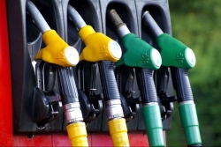 Existe-t-il vraiment un blocage des prix des carburants en Outre-mer comme l'affirme La France insoumise ? 