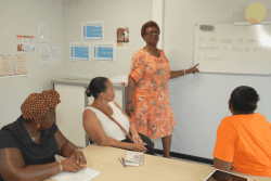 Guyane : face à l’illettrisme qui touche 4 adultes sur 10, l’association HERBE se mobilise dans les quartiers