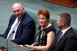 La dirigeante de l'extrême droite australienne s'excuse pour avoir traité ses concitoyens aborigènes de "primitifs"