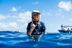 Miss Teahupo’o établit le record de la personne la plus jeune ayant participé à une étape du CT